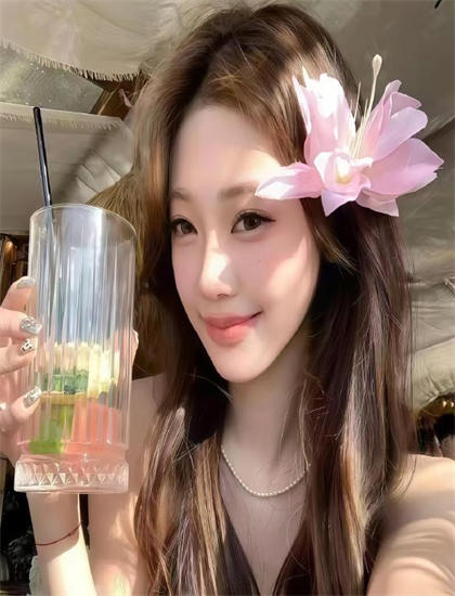 《进厂吧！兄弟》色彩运用娱乐解析深刻反思的：色调选择与情绪表达分析