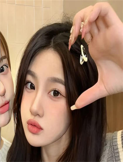 《恐惧街：舞会王后》表演艺术：群像表演的整体效果与个体特色 感受表演的情感力量